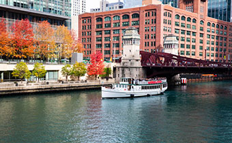 chicago river fall boat cruise